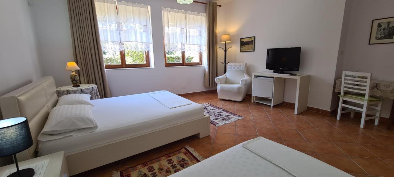 Veranda B&B Berat Bilik gambar